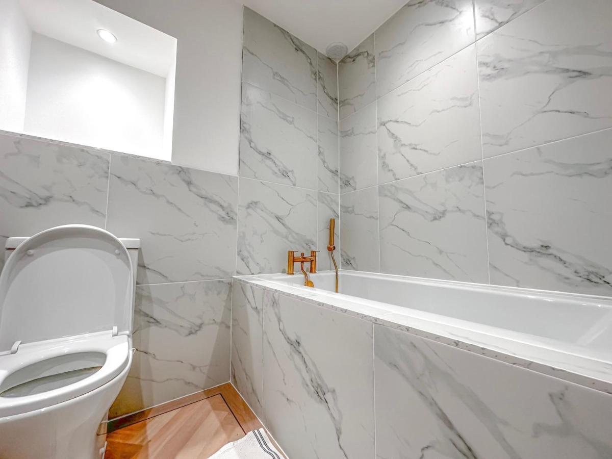 Incredible 3 Bed Basement Flat With Garden Leilighet Bath Eksteriør bilde